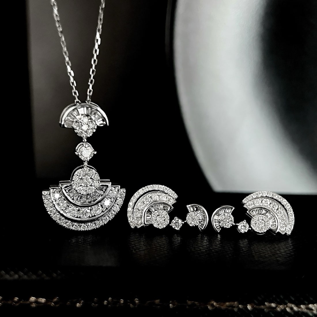 14k Gold 1.76 Ctw Natural H Diamond Jewelry Set: Ref:231176043gold // content:14k // goldearringsmain // gemstone:diamondshape:multiplecarat // weight:0. 86ct // clarity // grade:vs-sicolor:htreatment:naturalpendant(without // chain)main // gemstone