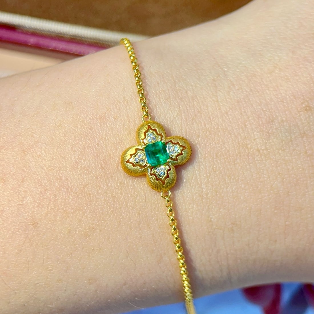 14k Gold 0.38 Ctw Vivid Green Natural Emerald & Diamond Bracelet - 5