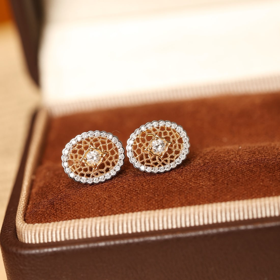 14k Gold 0.45 Ct Natural H Diamond Earrings: Ref:231176052gold // content:14k // goldmain // gemstone:diamondshape:roundcarat // weight:0. 45ct // clarity // grade:vs-sicolor:htreatment:naturalcut // grade:g Condition: New Low Estimate: 2200.00 