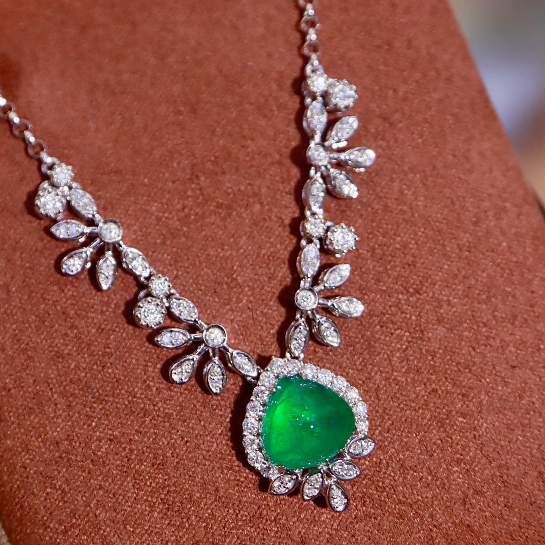 14k Gold 4.08 Ctw Vivid Green Natural Emerald & Diamond Necklace: Ref:231176055gold // content:14k // goldmain // gemstone:emeraldshape:pearcarat // weight:3. 46ct // color:vivid // greentreatment:naturaladjacent // gemstone // 2 // : // diamondshape:roundcarat // w