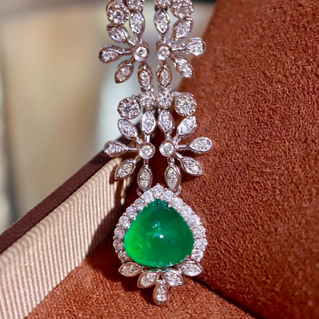 14k Gold 4.08 Ctw Vivid Green Natural Emerald & Diamond Necklace - 4