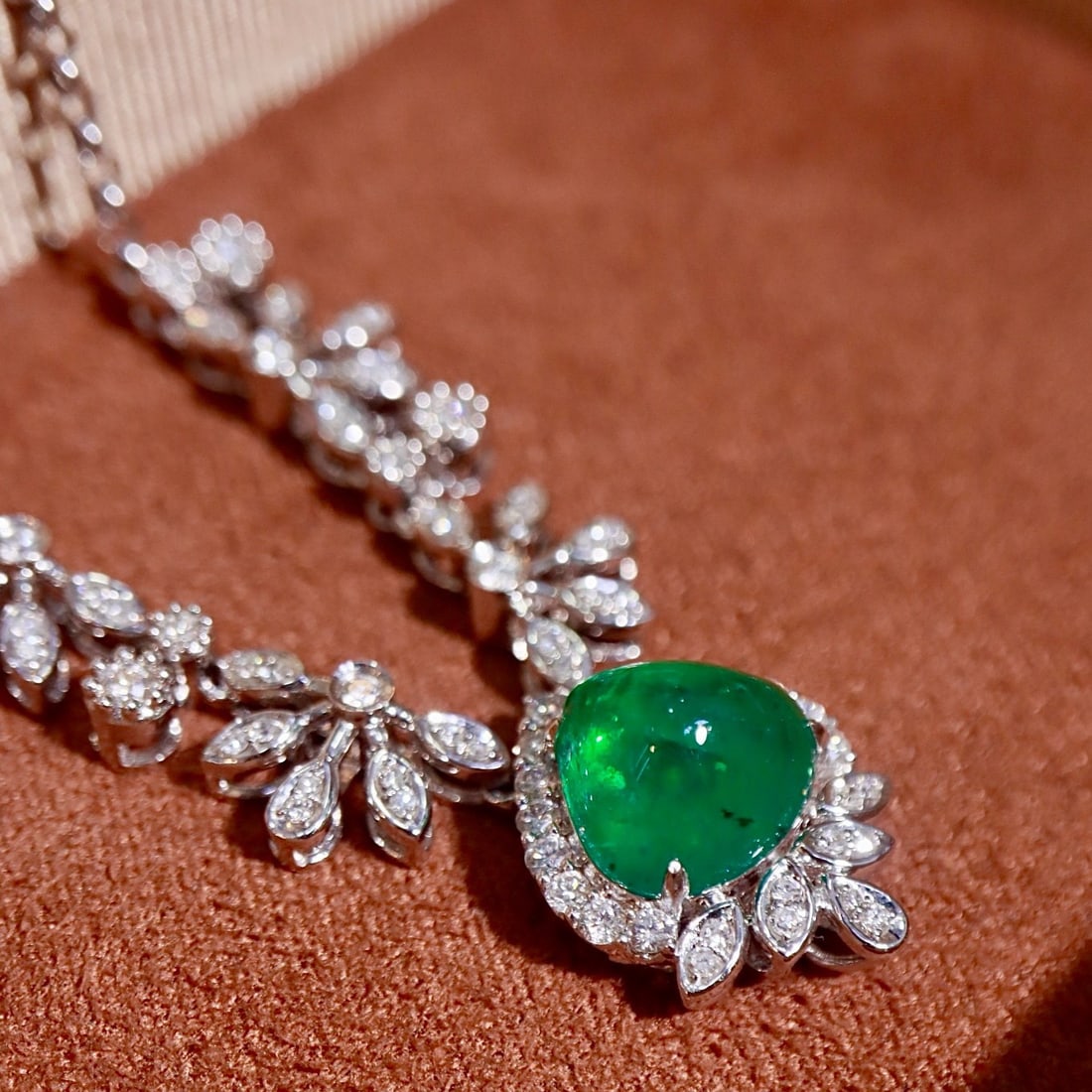 14k Gold 4.08 Ctw Vivid Green Natural Emerald & Diamond Necklace - 7
