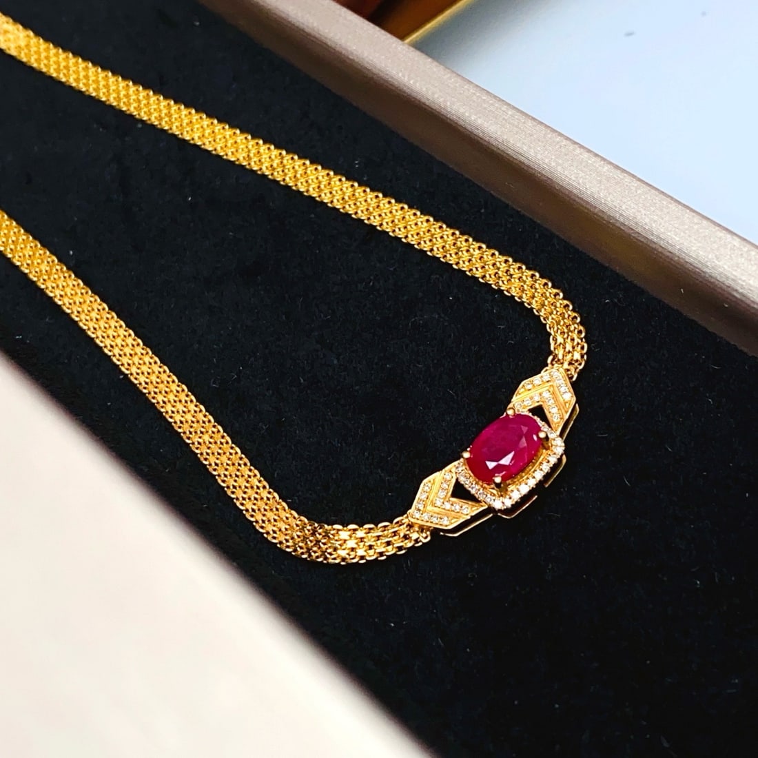 14k Gold 1.40 Ct Natural Ruby & Diamond Necklace: Ref:231176059gold // content:14k // goldmain // gemstone:rubyshape:ovalcarat // weight:1. 40ct // color:redtreatment:naturaladjacent // gemstone // 2 // : // diamondnumber // of // stones:57shape:roun