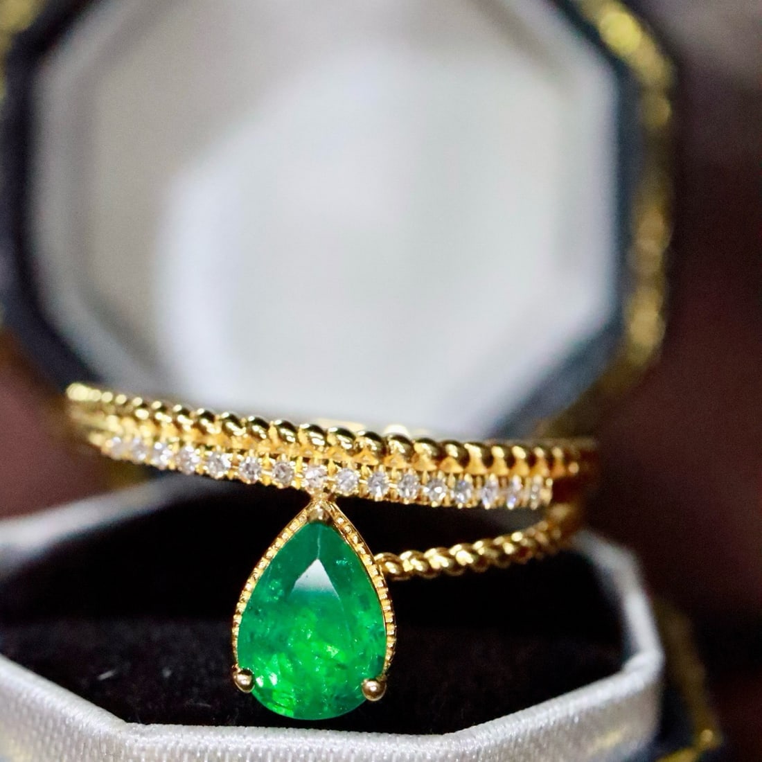 14k Gold 0.56 Ctw Natural Emerald & Diamond Ring - 6