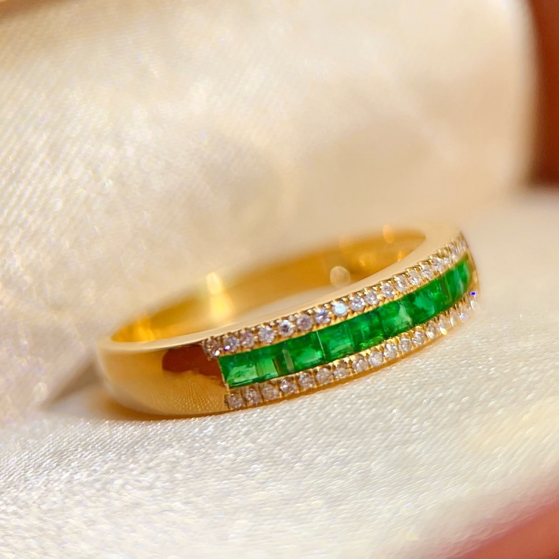 14k Gold 0.4 Ct Vivid Green Natural Emerald & Diamond Ring - 6