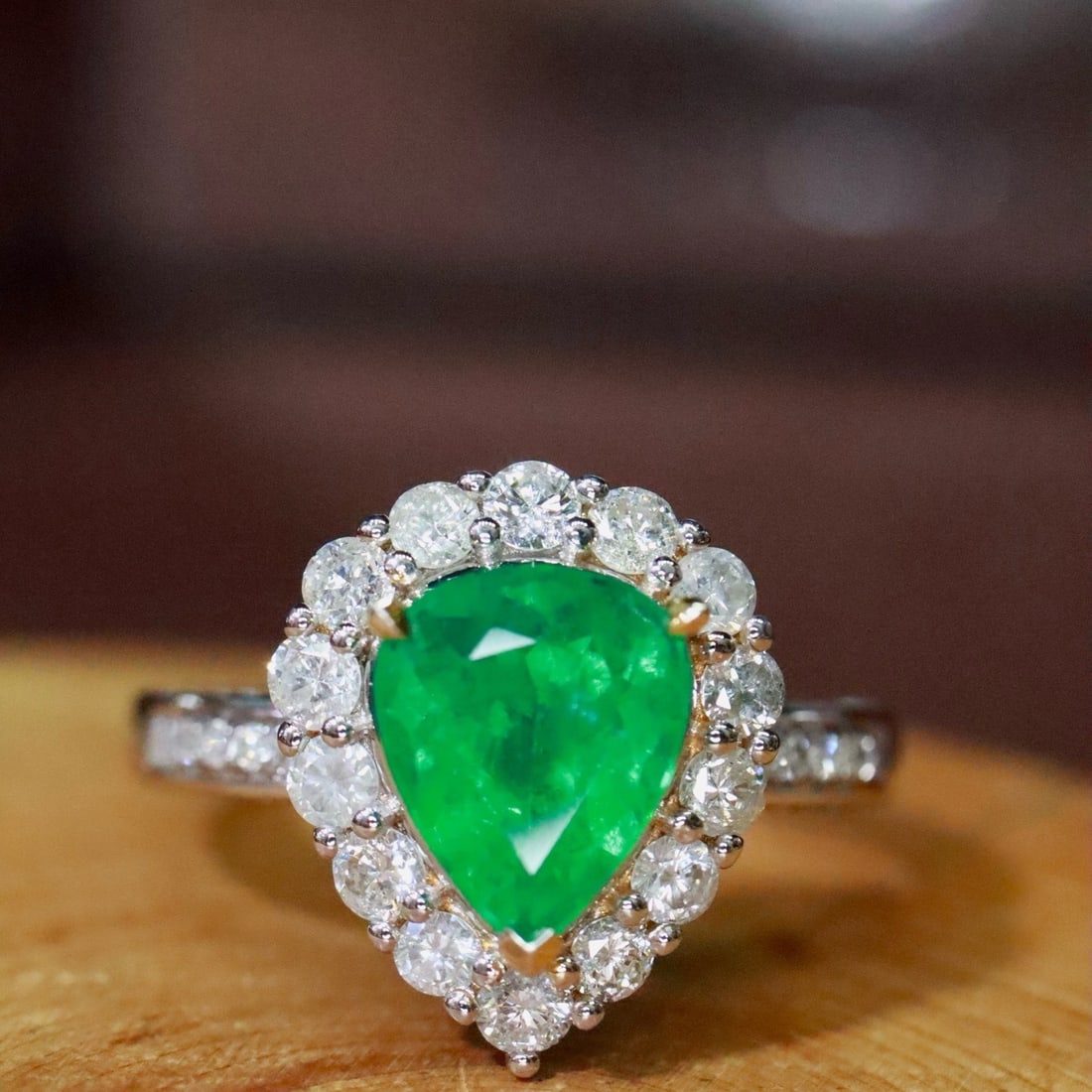 14k Gold 2.22 Ctw Vivid Green Natural Emerald & Diamond Ring - 3