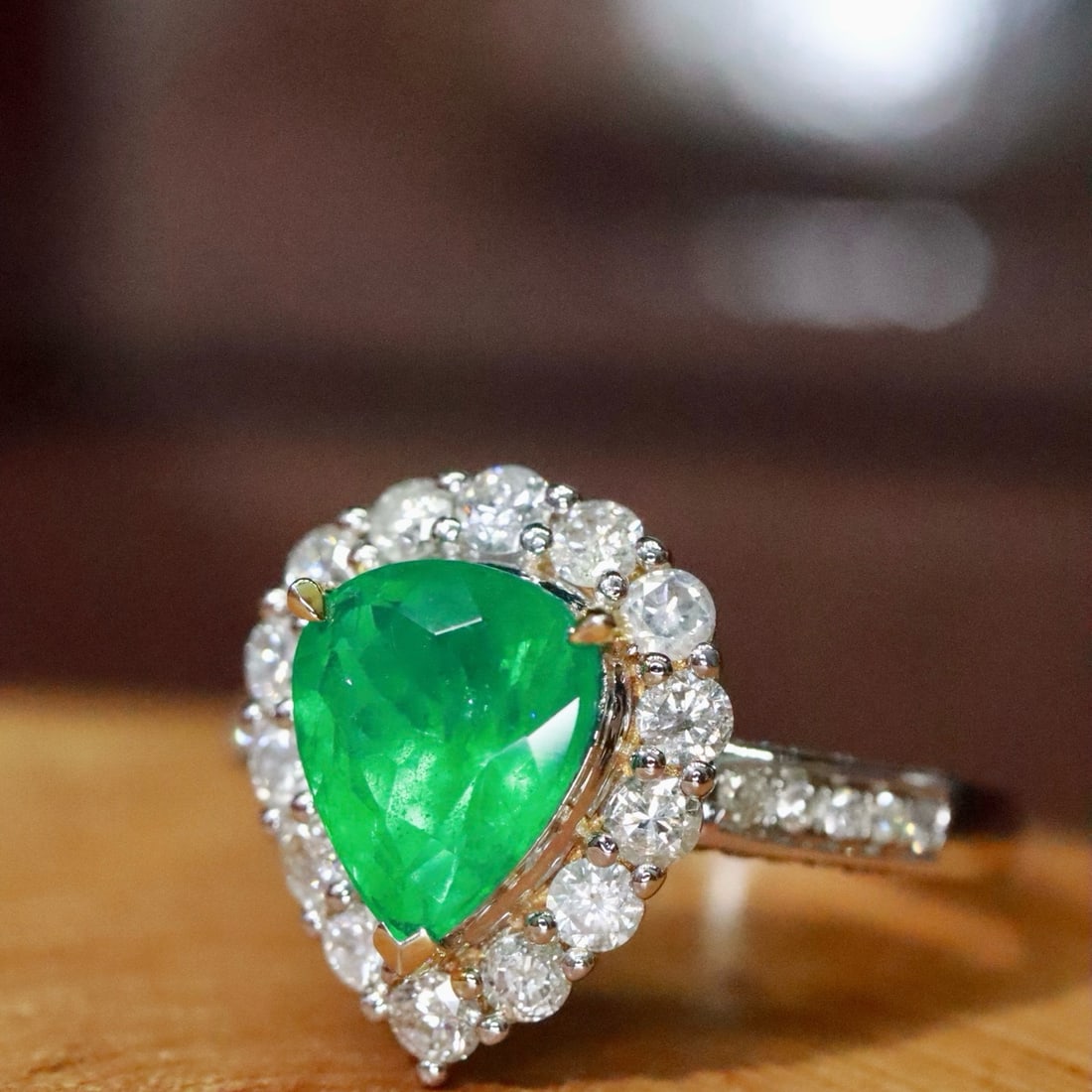 14k Gold 2.22 Ctw Vivid Green Natural Emerald & Diamond Ring - 4