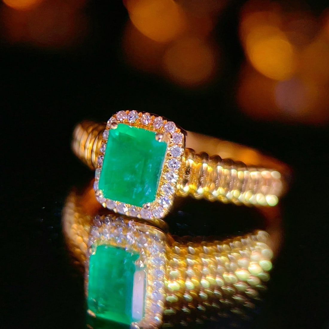 14k Gold 0.9 Ct Natural Emerald & Diamond Ring - 5