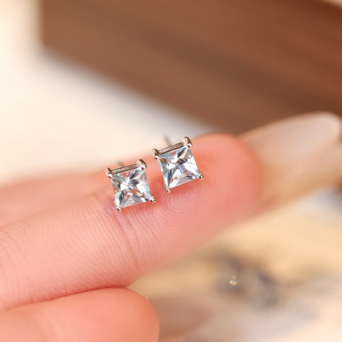 14k Gold 0.7 Ct Natural Aquamarine Earrings - 3