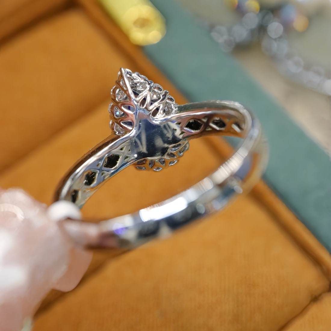 14k Gold 1.84 Ctw Natural Sapphire & Diamond Ring - 4