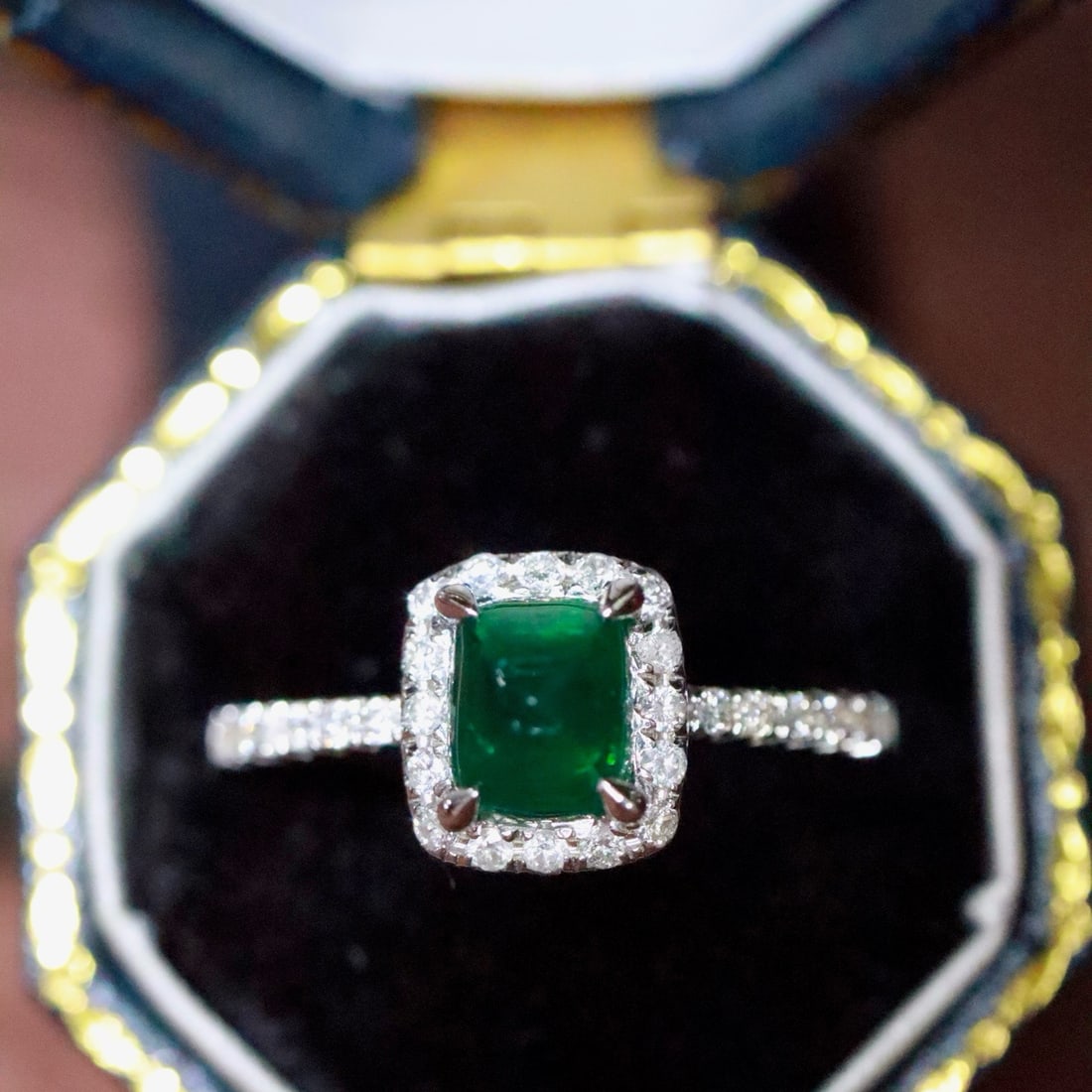 14k Gold 1.01 Ctw Natural Emerald & Diamond Ring: Ref:231176097gold // content:14k // goldring // size:7. 25usmain // gemstone:emeraldshape:sugar-loafcarat // weight:0. 84ct // color:greentreatment:naturaladjacent // gemstone // 2 // : //