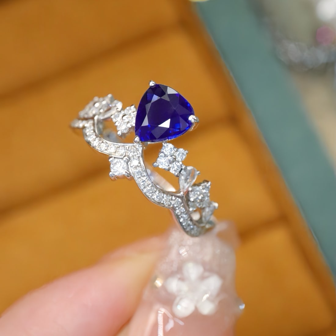 14k Gold 1.31 Ctw Vivid Blue Natural Sapphire & Diamond Ring - 2