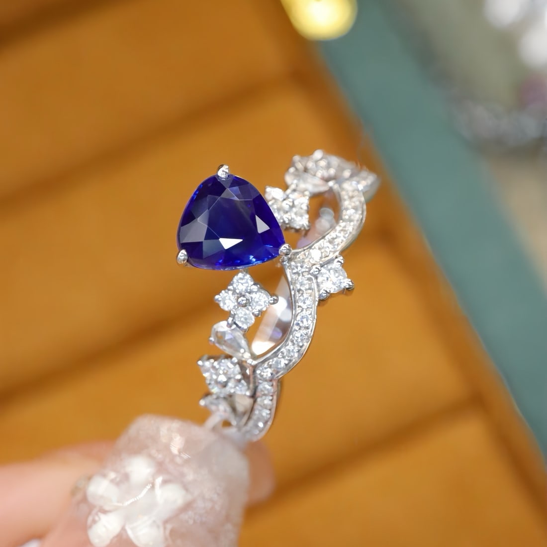 14k Gold 1.31 Ctw Vivid Blue Natural Sapphire & Diamond Ring - 3