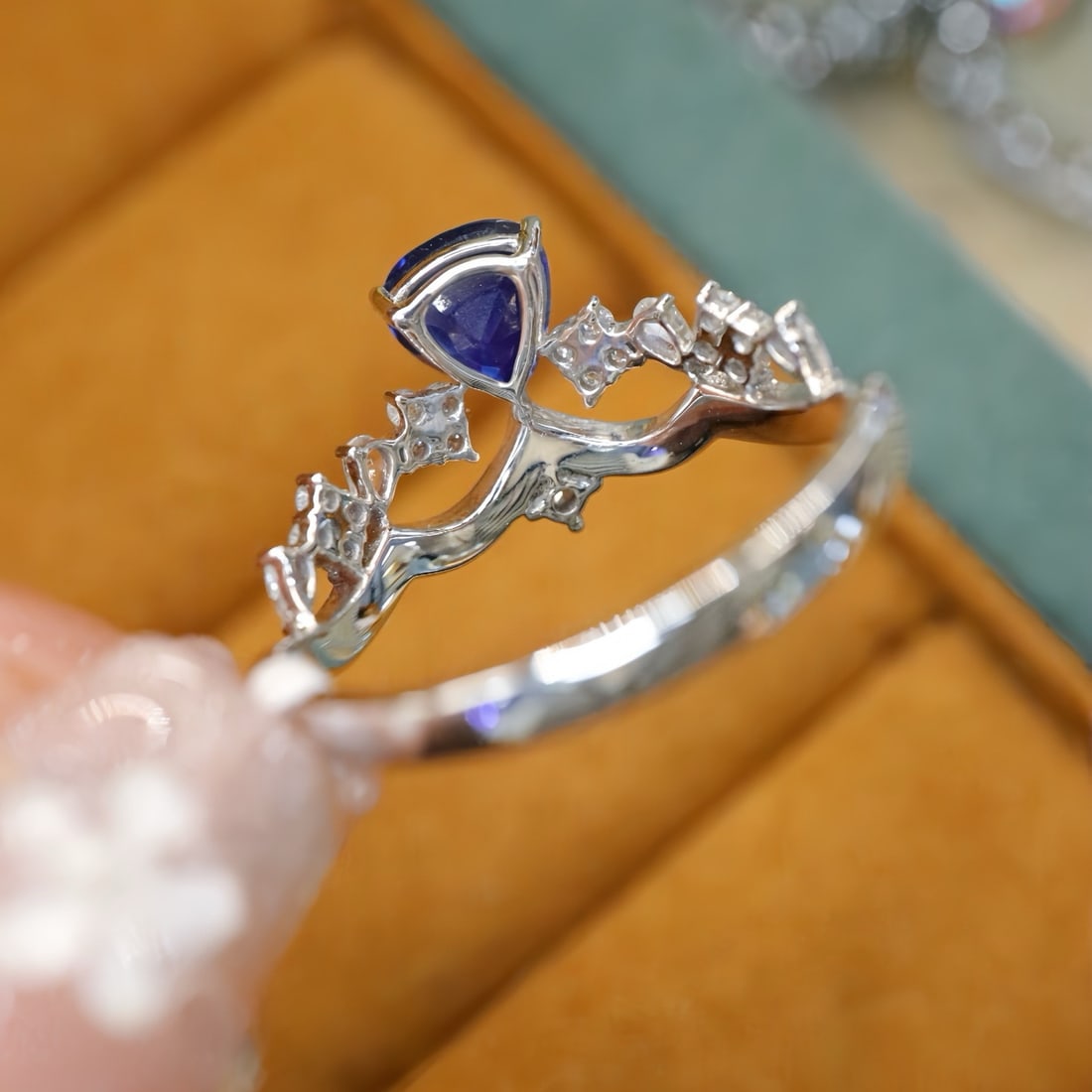 14k Gold 1.31 Ctw Vivid Blue Natural Sapphire & Diamond Ring - 4