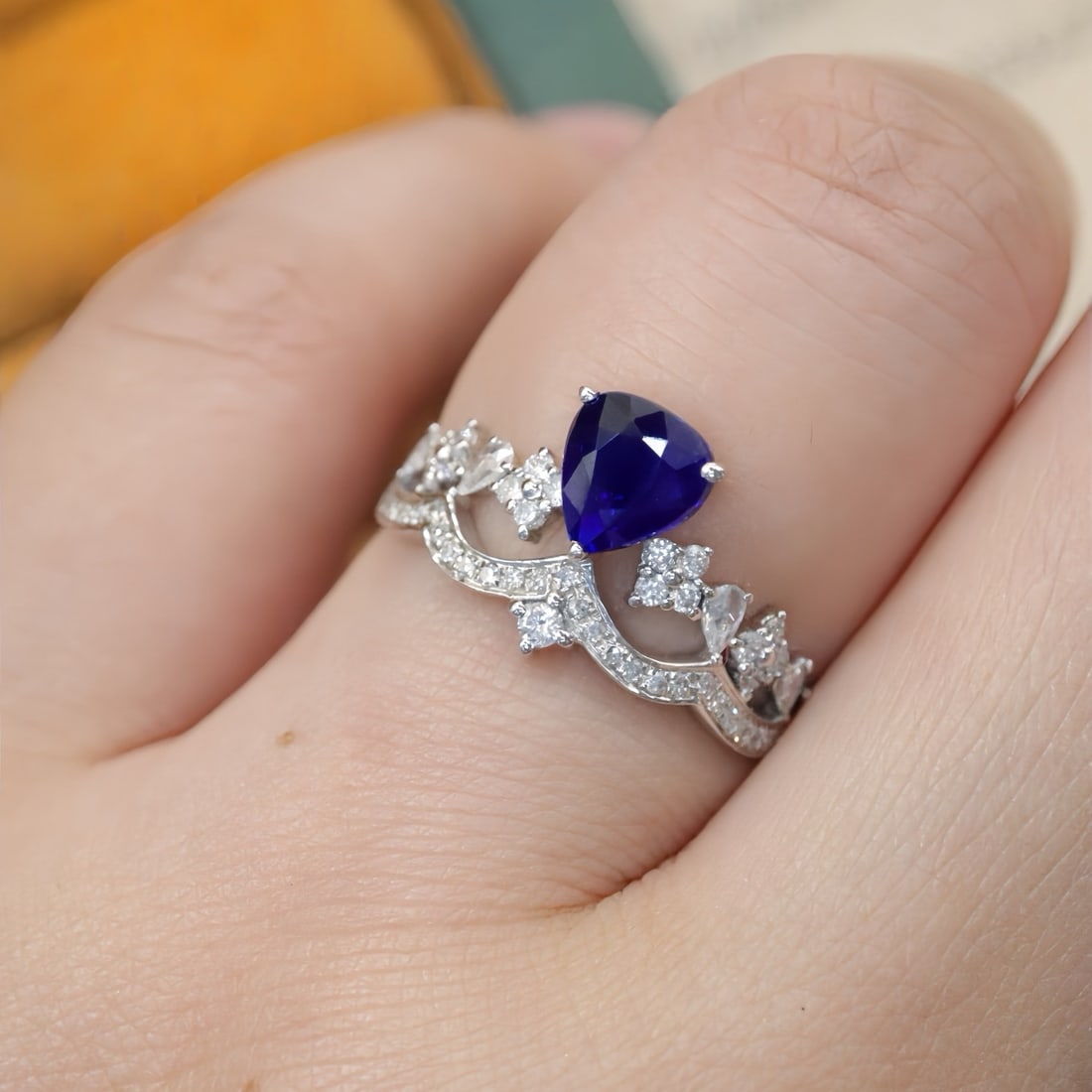 14k Gold 1.31 Ctw Vivid Blue Natural Sapphire & Diamond Ring - 5
