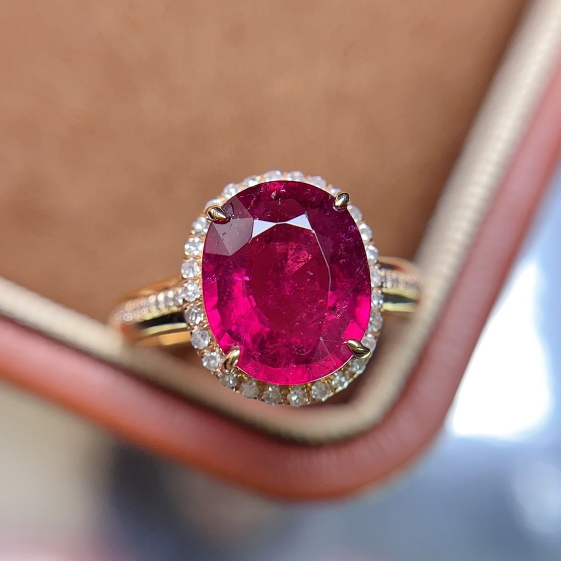 14k Gold 2.65 Ct Natural Tourmaline & Diamond Ring: Ref:231176106gold // content:14k // goldring // size:7. 25usmain // gemstone:tourmalineshape:ovalcarat // weight:2. 65ct // color:redtreatment:naturaladjacent // gemstone // 2 // : // diamondnumber //