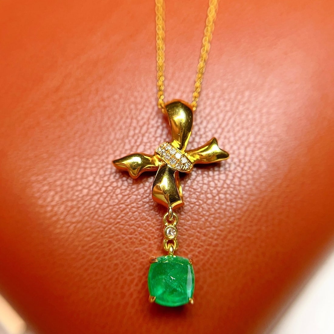 14k Gold 0.70 Ct Natural Emerald & Diamond & Sapphire Necklace: Ref:231176108gold // content:14k // goldmain // gemstone:emeraldshape:sugar-loafcarat // weight:0. 70ct // color:greentreatment:naturaladjacent // gemstone // 2 // : // diamondnumber // of // stones:1