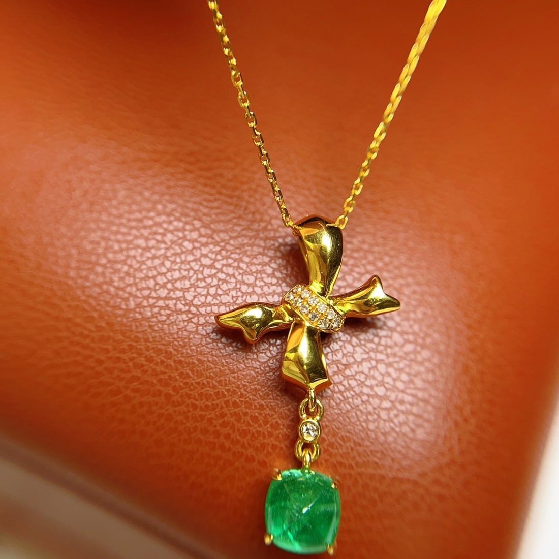14k Gold 0.70 Ct Natural Emerald & Diamond & Sapphire Necklace - 3