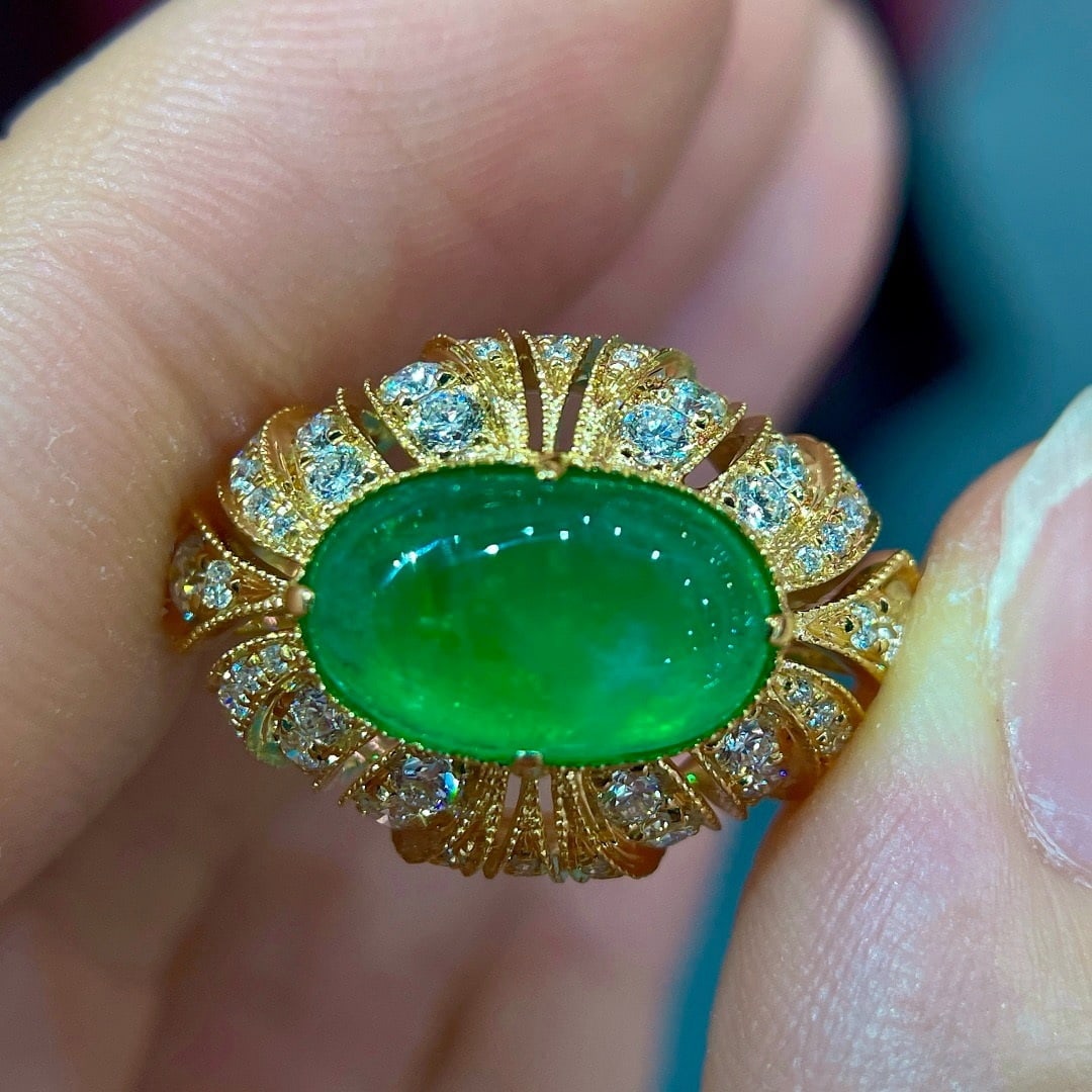 14k Gold 3.40 Ctw Vivid Green Natural Emerald & Diamond Ring: Ref:231176111gold // content:14k // goldring // size:7. 25usmain // gemstone:emeraldshape:ovalcarat // weight:2. 5ct // color:vivid // greentreatment:naturaladjacent // gemstone // 2 // : // diamondsh