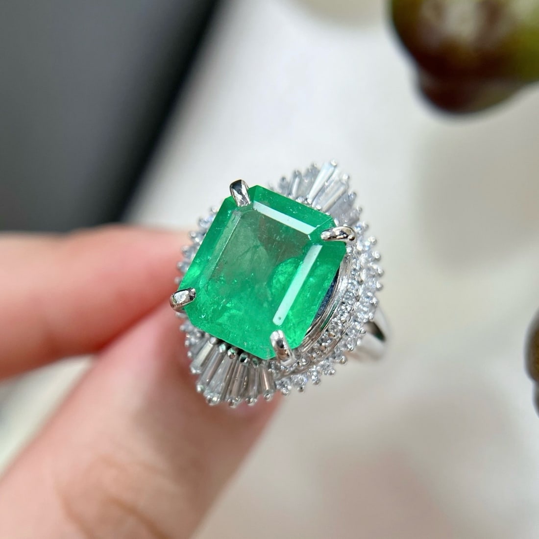 14k Gold 7.24 Ctw Natural Emerald & Diamond Ring - 2