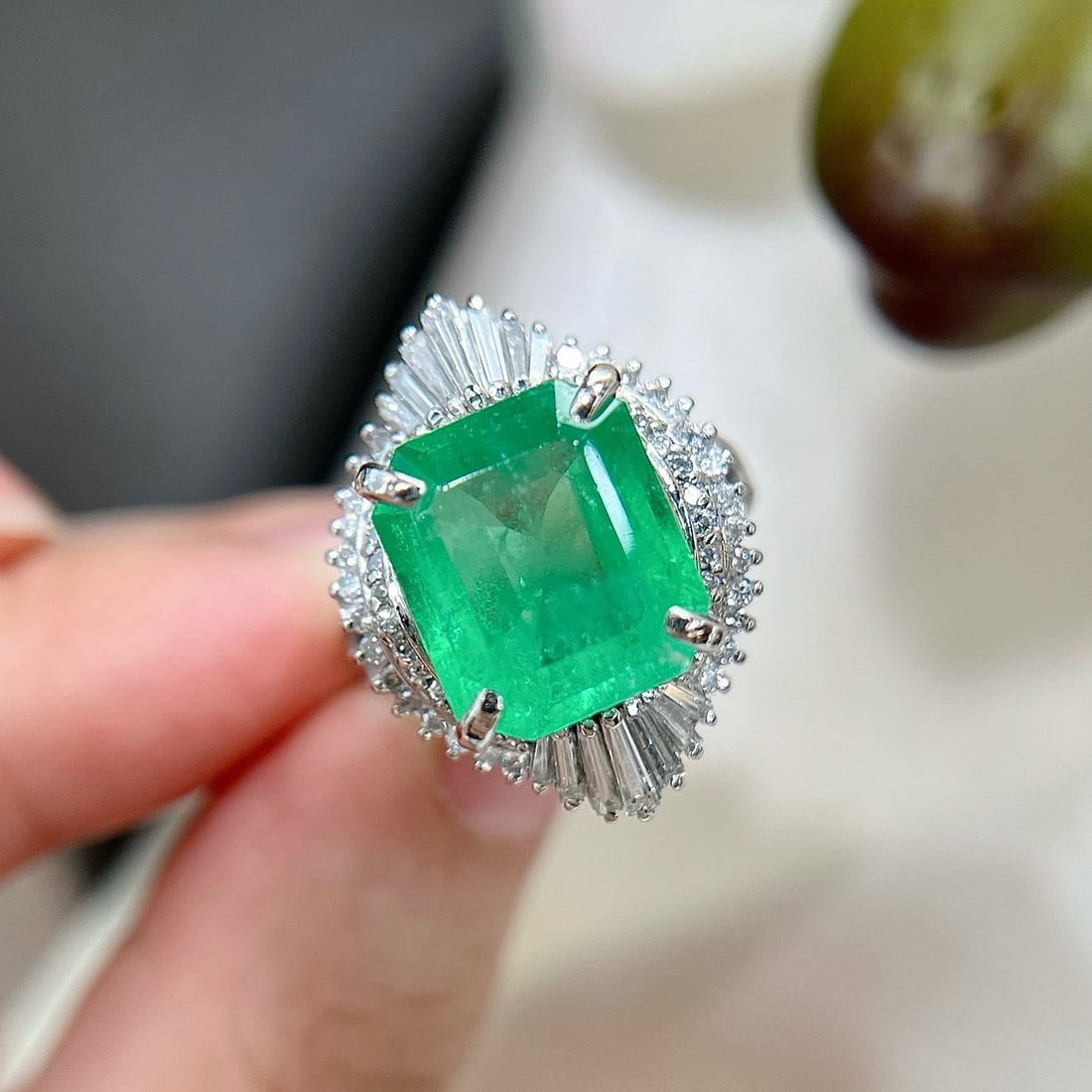 14k Gold 7.24 Ctw Natural Emerald & Diamond Ring - 4