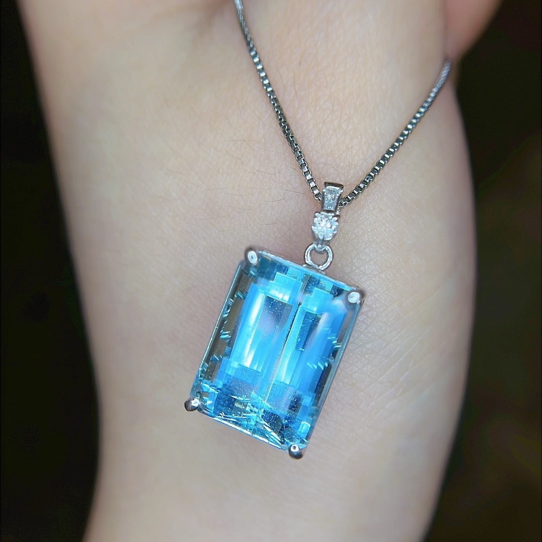 14k Gold 16.0 Ctw Natural Aquamarine & Diamond Pendant( Without Chain ): Ref:231176115gold // content:14k // goldmain // gemstone:aquamarineshape:octagonalcarat // weight:15. 9ct // color:bluetreatment:naturaladjacent // gemstone // 2 // : // diamondshape:roundcarat // wei