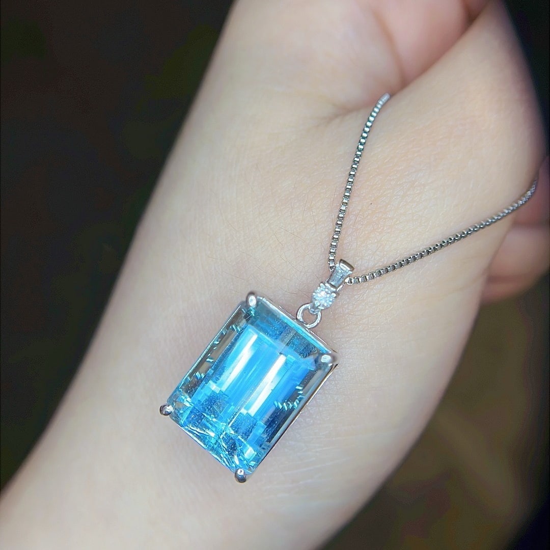 14k Gold 16.0 Ctw Natural Aquamarine & Diamond Pendant( Without Chain ) - 2