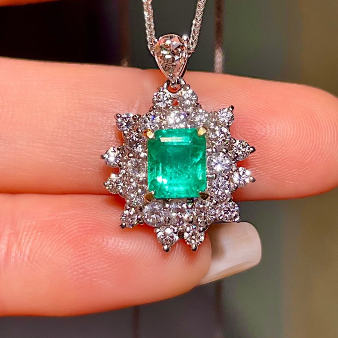 14k Gold 2.40 Ctw Natural Emerald & Diamond Pendant( Without Chain ): Ref:231176118gold // content:14k // goldmain // gemstone:emeraldshape:octagonalcarat // weight:1. 05ct // color:greentreatment:naturaladjacent // gemstone // 2 // : // diamondshape:multiplecarat // we