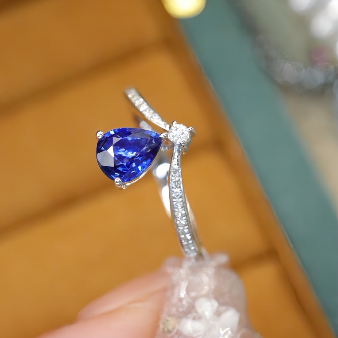 14k Gold 0.72 Ctw Natural Sapphire & Diamond Ring - 3