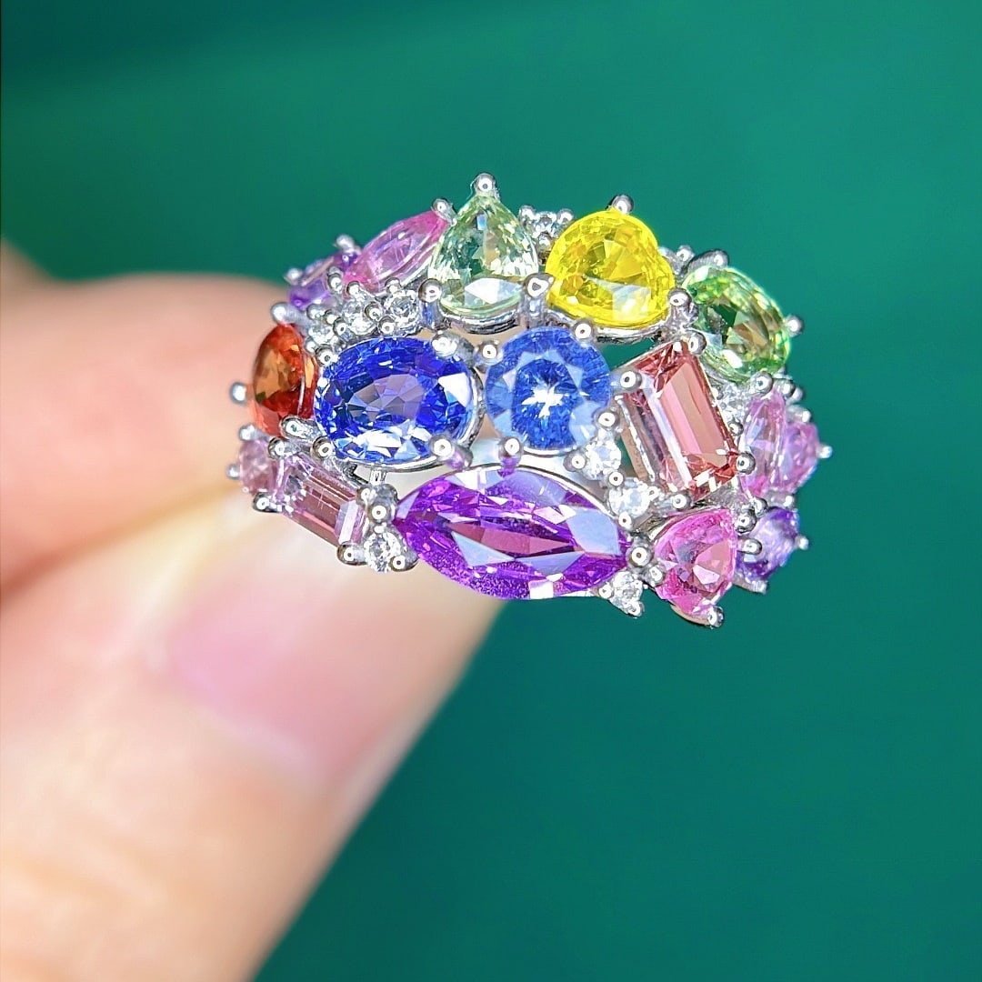 14k Gold 4.67 Ctw Natural Sapphire & Diamond Ring: Ref:231176136gold // content:14k // goldring // size:7. 25usmain // gemstone:sapphireshape:multiplecarat // weight:4. 19ct // color:colortreatment:naturaladjacent // gemstone // 2 // : // diamondshape