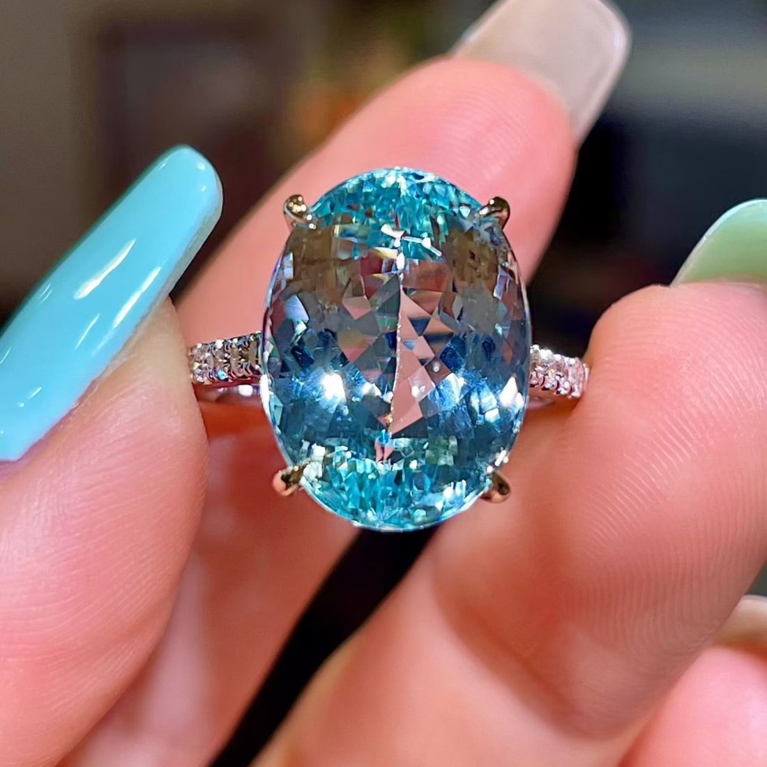 14k Gold 8.59 Ctw Natural Aquamarine & Diamond Ring: Ref:231176142gold // content:14k // goldring // size:7. 25usmain // gemstone:aquamarineshape:ovalcarat // weight:8. 43ct // color:bluetreatment:naturaladjacent // gemstone // 2 // : // diamondshape:ro