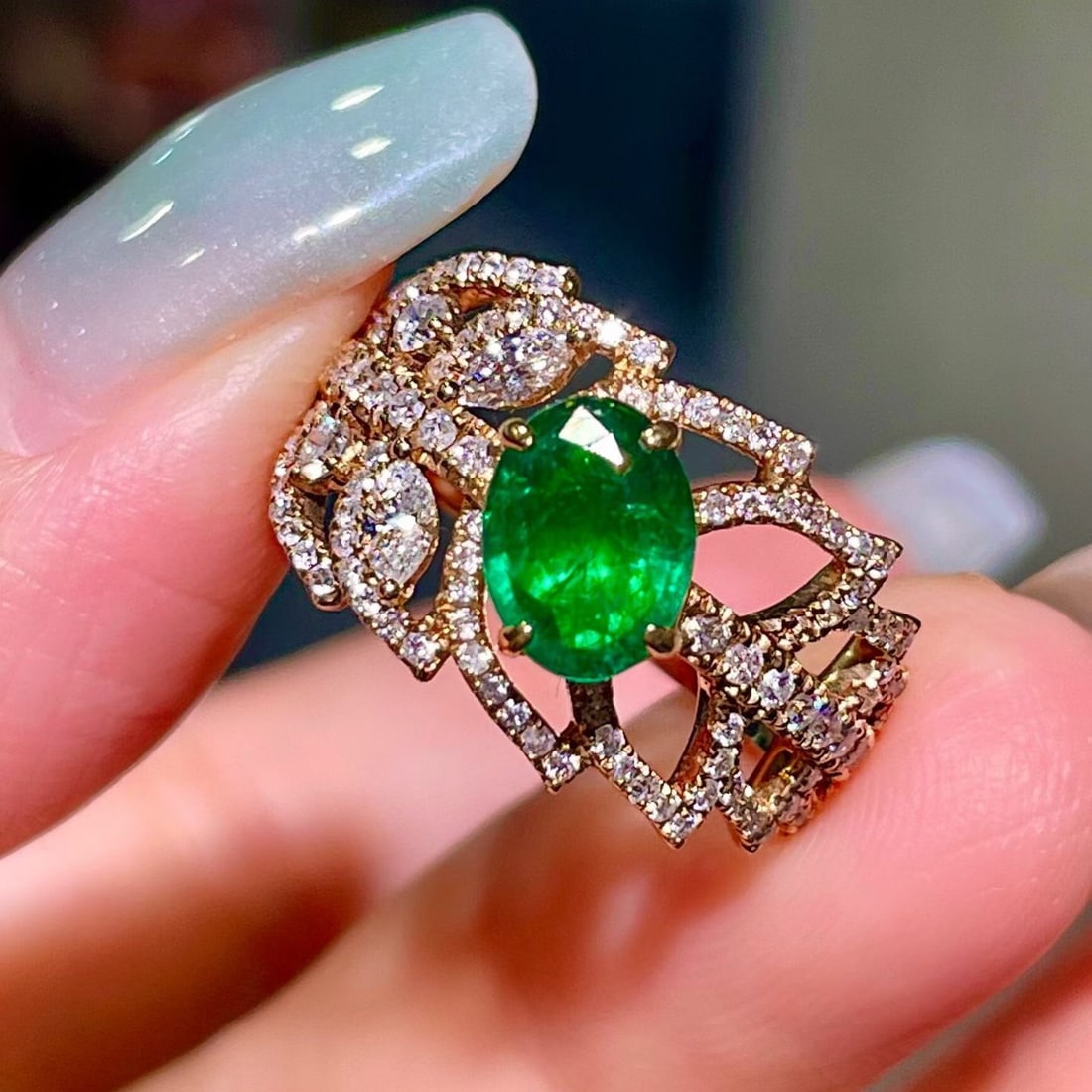 14k Gold 1.90 Ctw Vivid Green Natural Emerald & Diamond Ring - 3