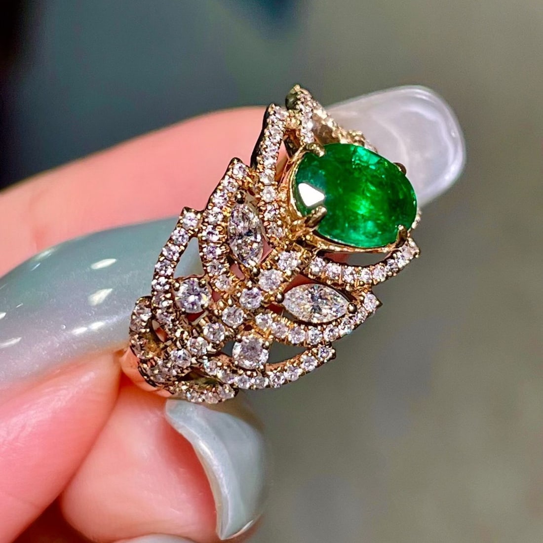 14k Gold 1.90 Ctw Vivid Green Natural Emerald & Diamond Ring - 4
