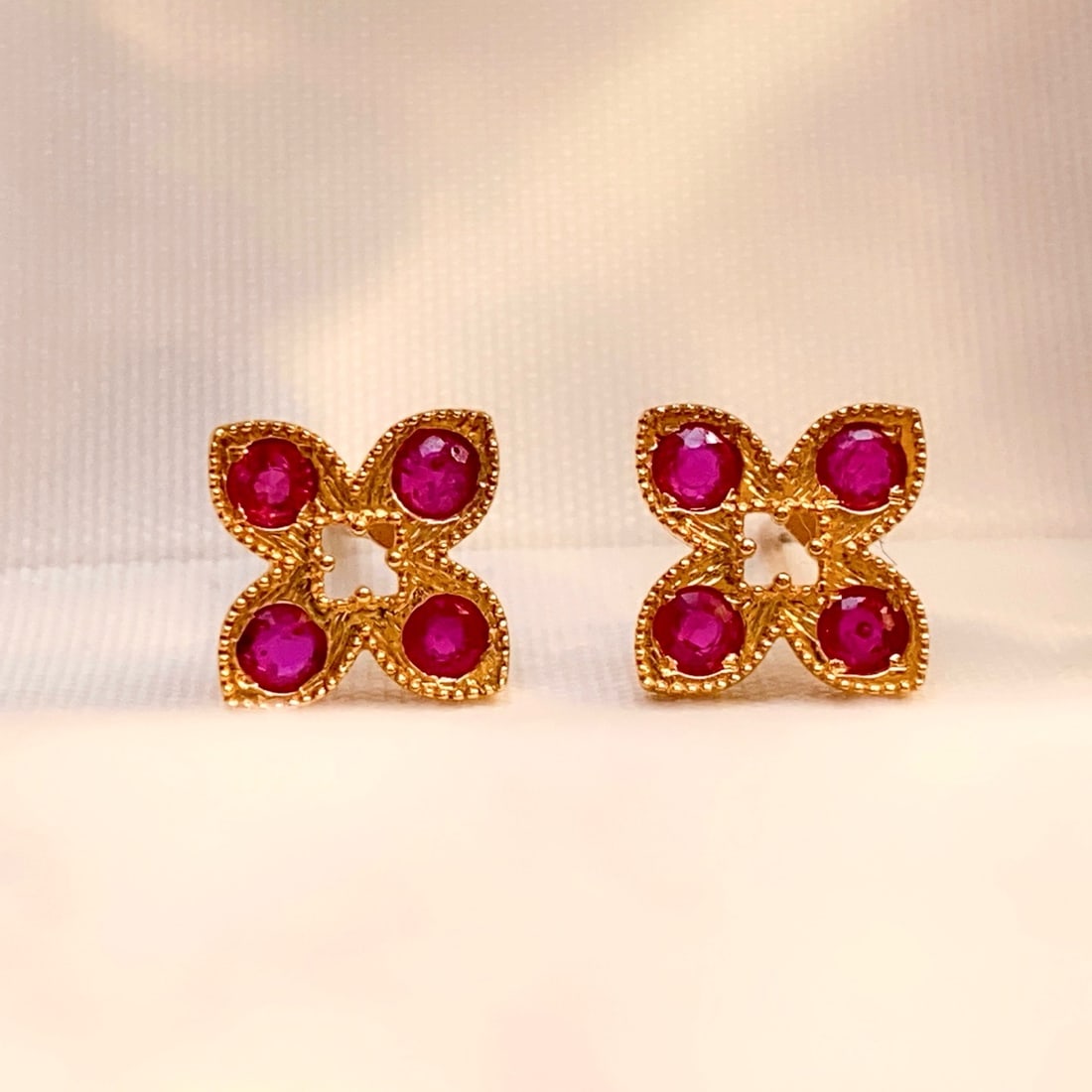14k Gold 0.80 Ct Natural Ruby Earrings: Ref:231176162gold // content:14k // goldmain // gemstone:rubyshape:roundcarat // weight:0. 80ct // color:redtreatment:naturalcut // grade:g Condition: New Low Estimate: 2100.00 High Estimate: 3100.00