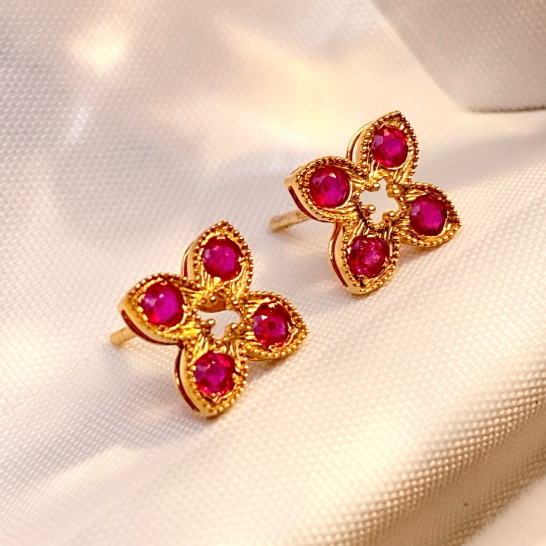 14k Gold 0.80 Ct Natural Ruby Earrings - 3