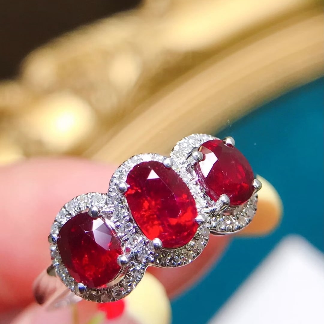 14k Gold 2 Ct Vivid Red Natural Ruby & Diamond Ring: Ref:231176167gold // content:14k // goldring // size:7. 25usmain // gemstone:rubyshape:ovalcarat // weight:2ct // color:vivid // redtreatment:naturaladjacent // gemstone // 2 // : // diamondnumber //