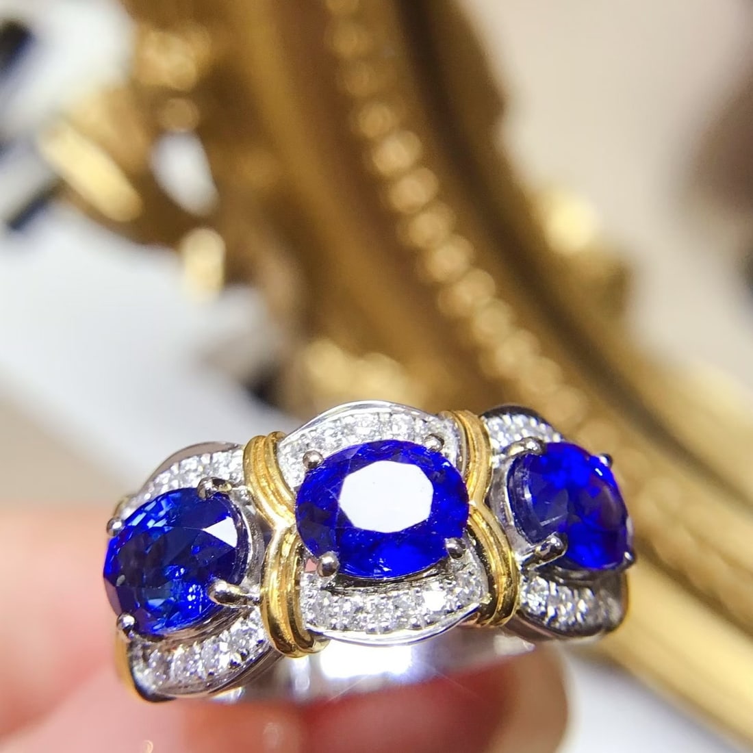 14k Gold 3.02 Ctw Vivid Blue Natural Sapphire & Diamond Ring: Ref:231176168gold // content:14k // goldring // size:7. 25usmain // gemstone:sapphireshape:ovalcarat // weight:2. 8ct // color:vivid // bluetreatment:naturaladjacent // gemstone // 2 // : // diamondsh
