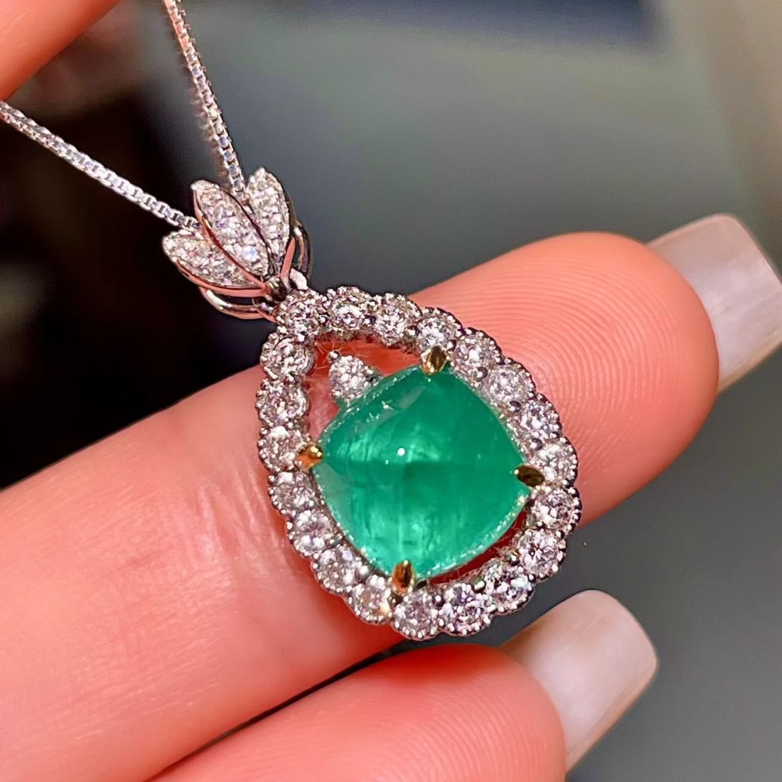 14k Gold 3.46 Ctw Natural Emerald & Diamond Pendant( Without Chain ): Ref:231176175gold // content:14k // goldmain // gemstone:emeraldshape:sugar-loafcarat // weight:2. 94ct // color:greentreatment:naturaladjacent // gemstone // 2 // : // diamondshape:roundcarat // weig