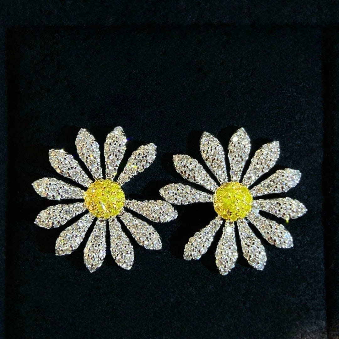 14k Gold 0.60 Ct Natural Color Diamond & Flowers Earrings: Ref:231176194gold // content:14k // goldmain // gemstone:diamondshape:roundcarat // weight:0. 60ct // clarity // grade:vs-sicolor:colortreatment:naturalcut // grade:g Condition: New Low Estimate: