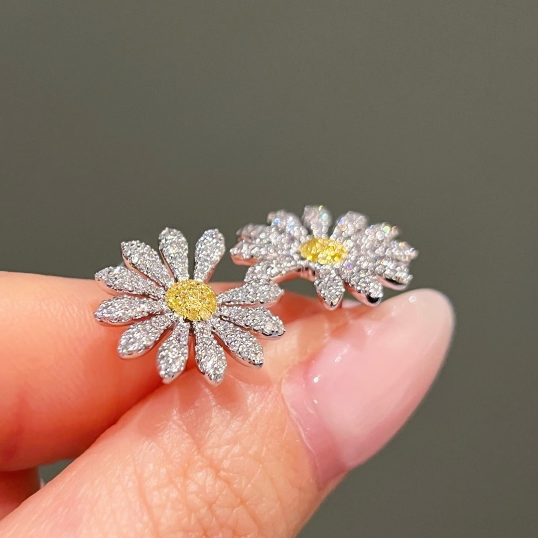 14k Gold 0.60 Ct Natural Color Diamond & Flowers Earrings - 4