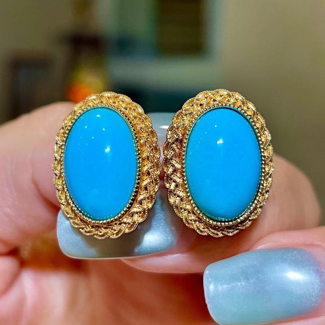 14k Gold 8.86 Ct Natural Blue Turquoise Earrings: Ref:231176195gold // content:14k // goldmain // gemstone:blue // turquoiseshape:ovalcarat // weight:8. 86ct // color:bluetreatment:natural Condition: New Low Estimate: 6400.00 High Estimate: 9600.00