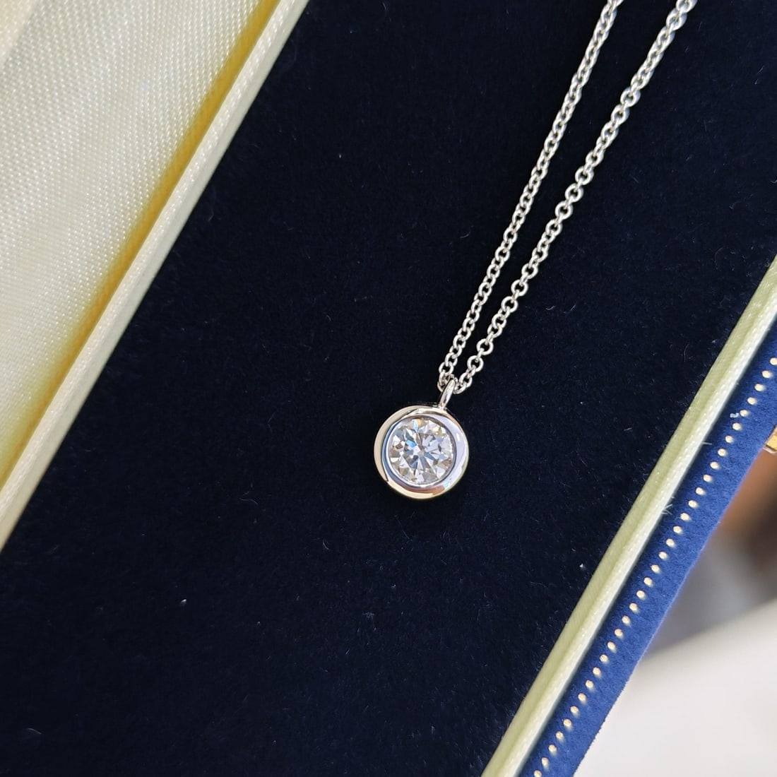 14k Gold 0.52 Ct Natural H Diamond Necklace: Ref:231176199gold // content:14k // goldmain // gemstone:diamondshape:roundcarat // weight:0. 52ct // clarity // grade:vs-sicolor:htreatment:naturalcut // grade:g Condition: New Low Estimate: 4000.00 