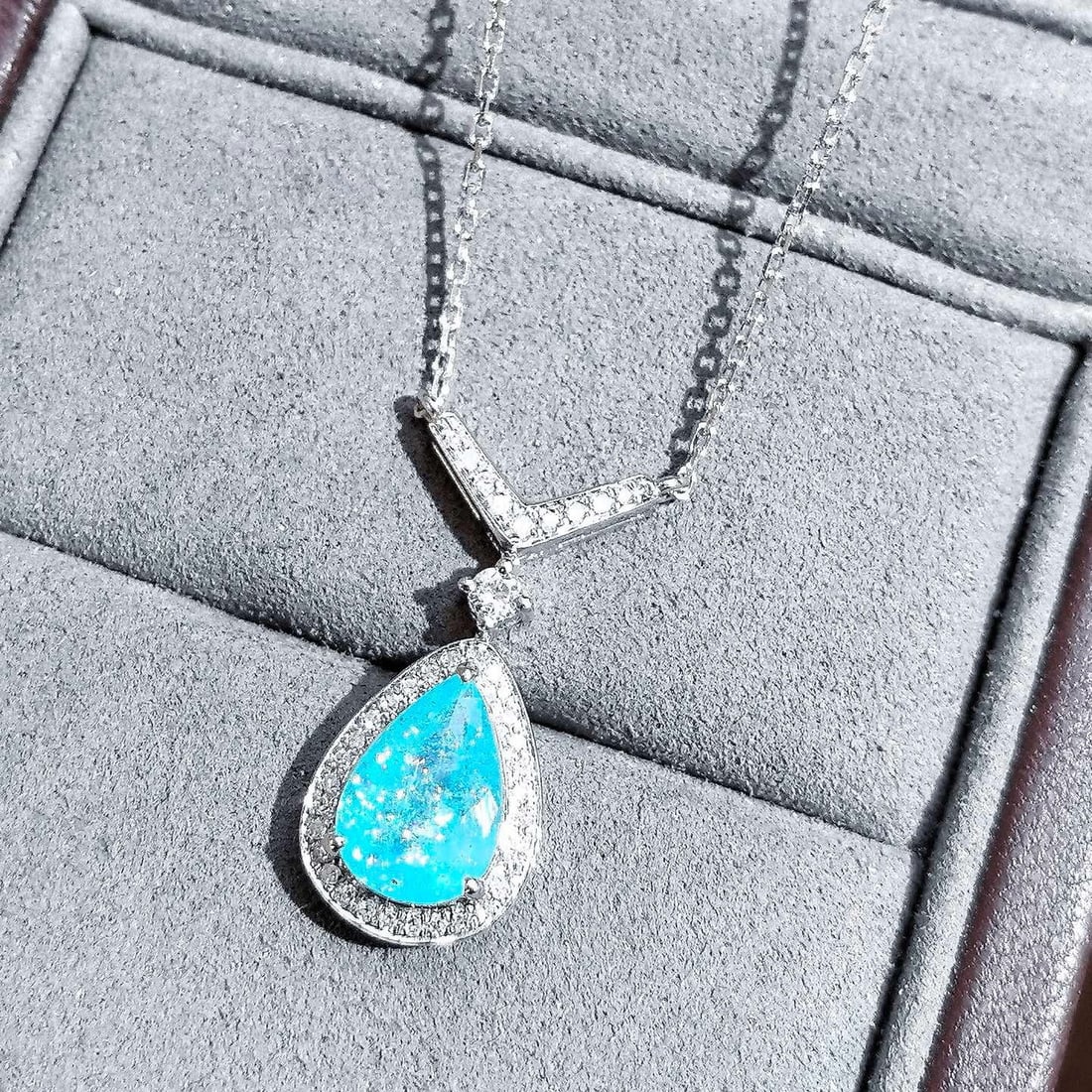 14k Gold 2.95 Ctw Natural Paraiba Tourmaline & Diamond Necklace: Ref:231176222gold // content:14k // goldmain // gemstone:paraiba // tourmalineshape:pearcarat // weight:2. 82ct // color:bluetreatment:naturaladjacent // gemstone // 2 // : // diamondshape:roundcarat