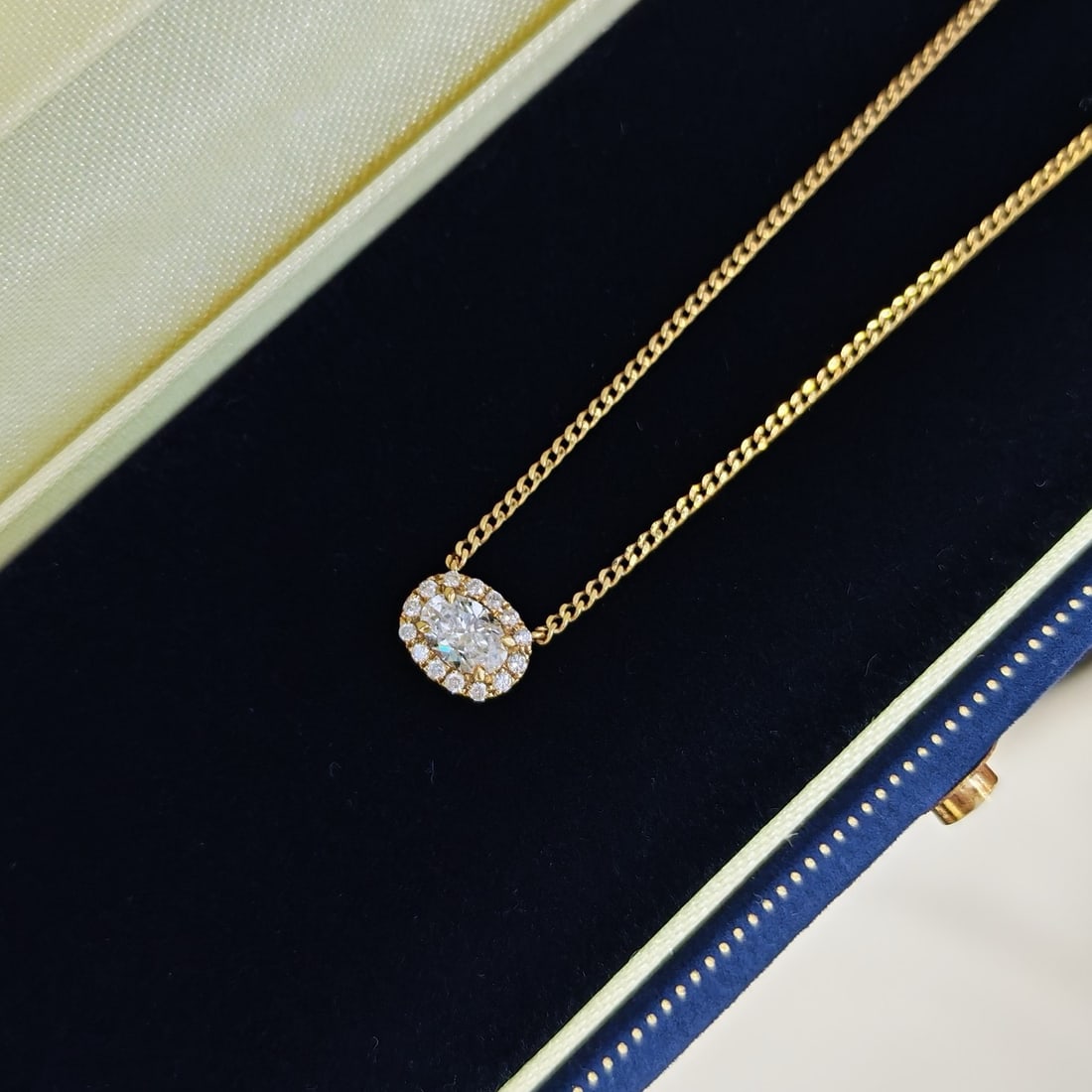 Gia Certified 14k Gold 0.3 Ct Natural F Si2 Oval Diamond Necklace - 2