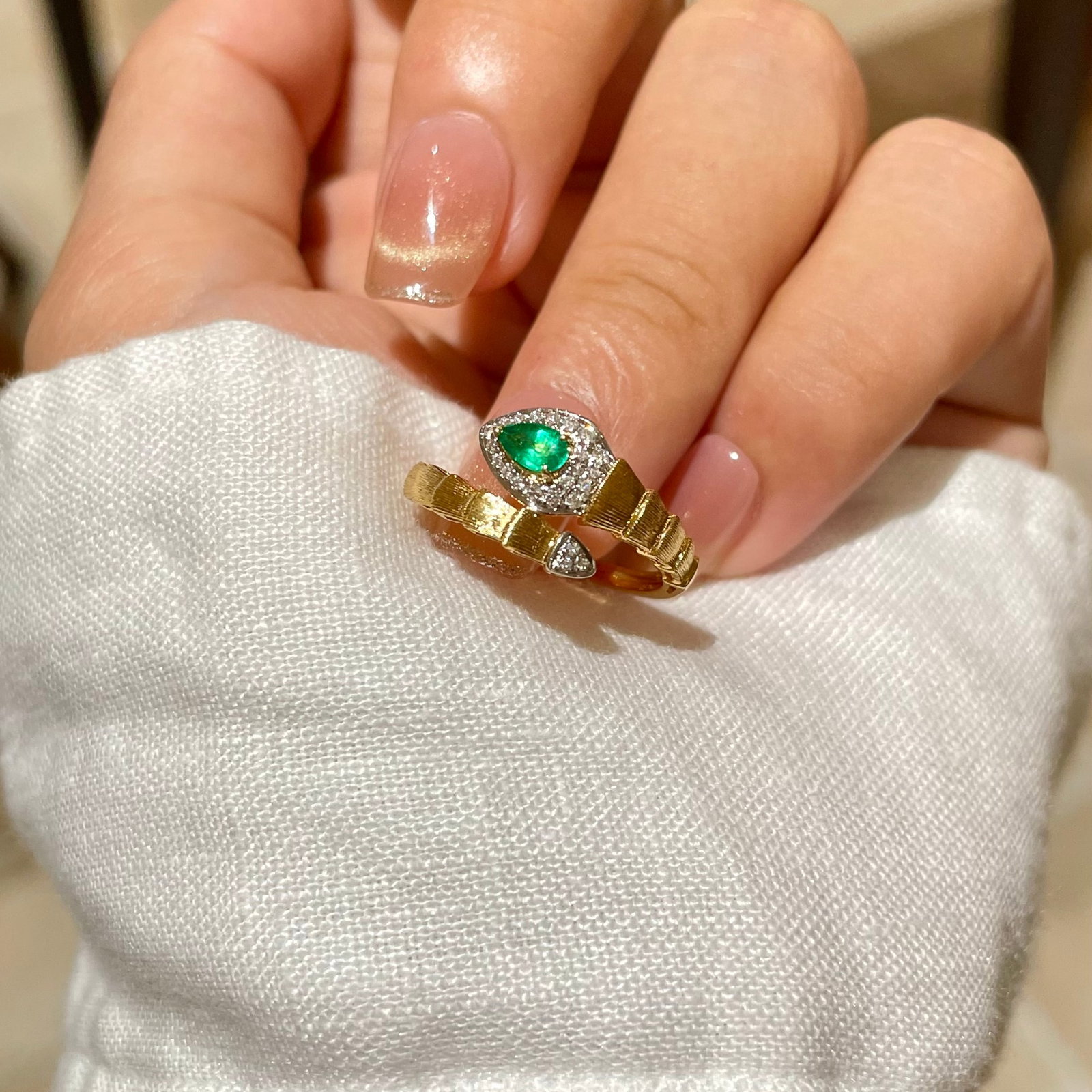 14k Gold 0.2 Ct Natural Emerald & Diamond Ring - 7