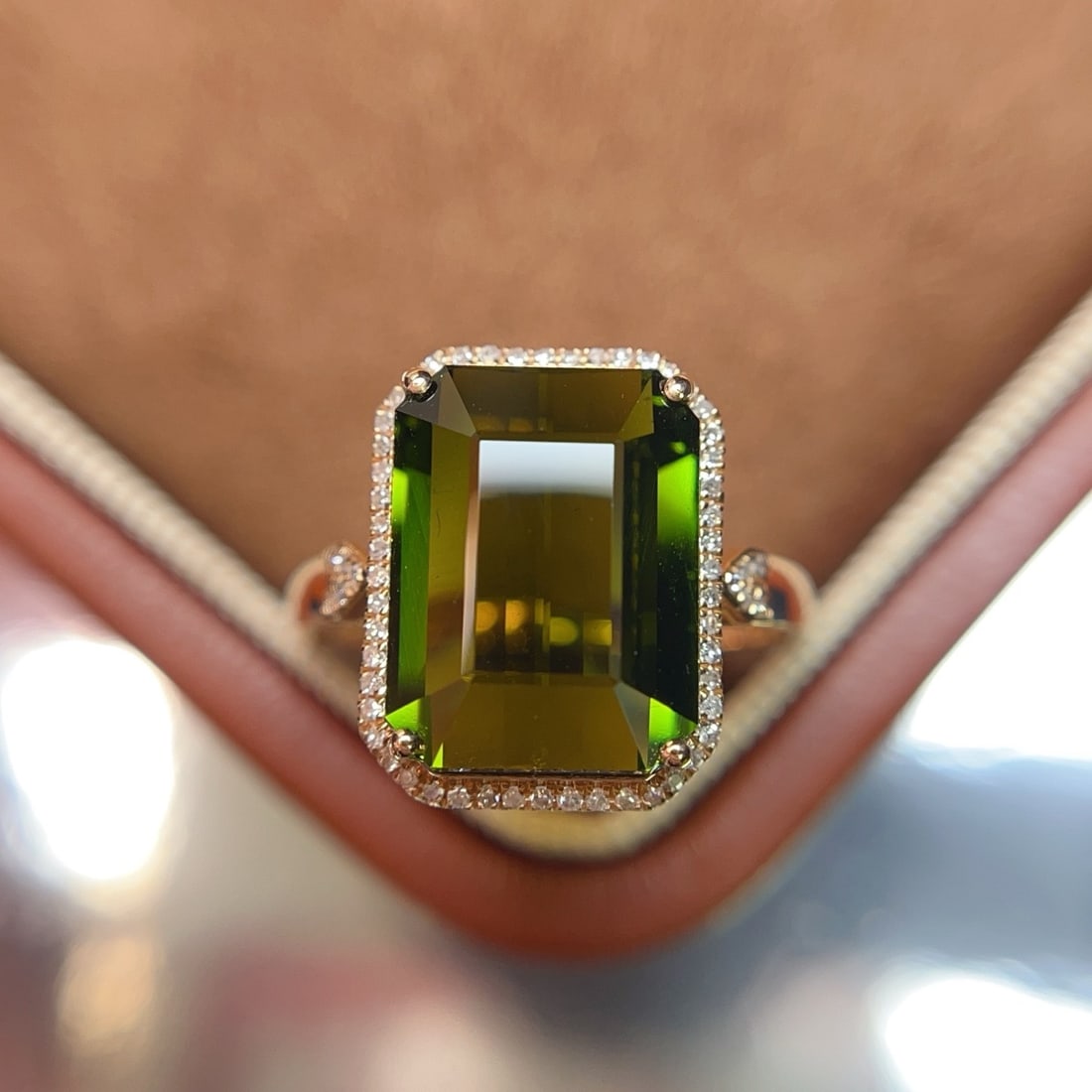 14k Gold 5.50 Ct Natural Tourmaline & Diamond Ring: Ref:231176250gold // content:14k // goldring // size:7. 25usmain // gemstone:tourmalineshape:octagonalcarat // weight:5. 50ct // color:greentreatment:naturaladjacent // gemstone // 2 // : // diamondnu