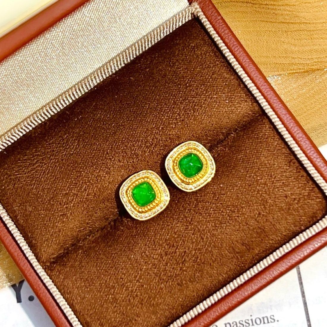 14k Gold 1.2 Ct Natural Emerald & Diamond Earrings: Ref:231176251gold // content:14k // goldmain // gemstone:emeraldshape:sugar-loafcarat // weight:1. 2ct // color:greentreatment:naturaladjacent // gemstone // 2 // : // diamondnumber // of // stones:60