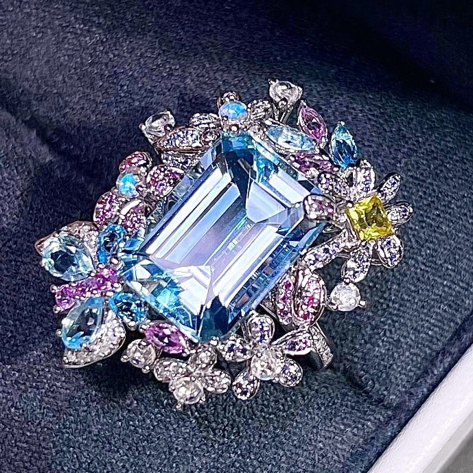 14k Gold 8.01 Ctw Natural Aquamarine & Coloured Gemstone Ring: Ref:231176255gold // content:14k // goldring // size:7. 25usmain // gemstone:aquamarineshape:octagonalcarat // weight:6. 36ct // color:santa // maria // colortreatment:naturaladjacent // gemstone // 2