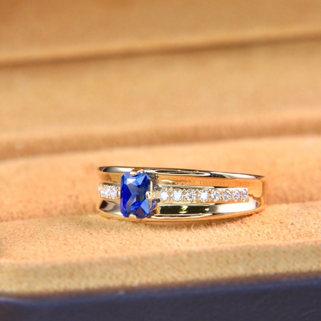 14k Gold 0.75 Ctw Natural Sapphire & Diamond Ring - 2