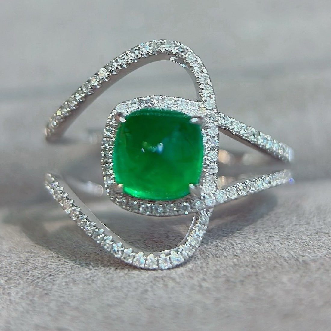 14k Gold 2.19 Ctw Vivid Green Natural Emerald & Diamond Ring: Ref:231176271gold // content:14k // goldring // size:7. 25usmain // gemstone:emeraldshape:sugar-loafcarat // weight:1. 89ct // color:vivid // greentreatment:naturaladjacent // gemstone // 2 // : //